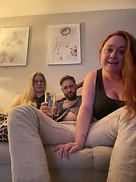 Curvyloveandhim online show from 07.02.26