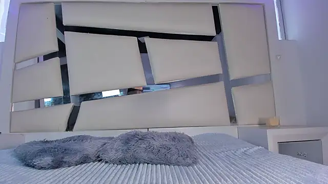 chrystal js online show from 03.21.26