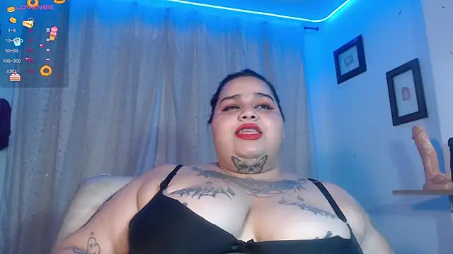 Snapshot of VeronikCuhubby chatting on 12.12.24 VeronikCuhubby online show from 12.12.24