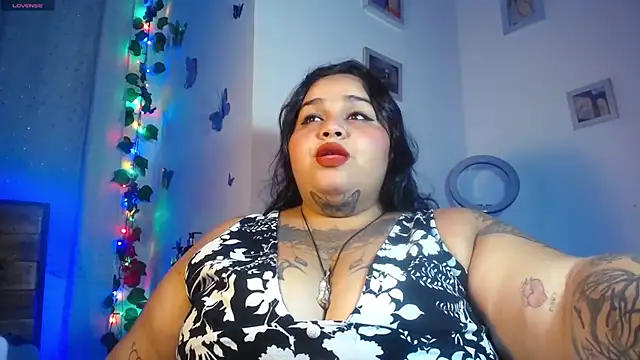 Snapshot of VeronikCuhubby chatting on 03.05.25 VeronikCuhubby online show from 03.05.25