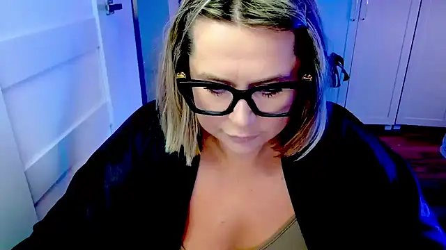 Snapshot of teaseDiana chatting on 05.07.26 teaseDiana online show from 05.07.26