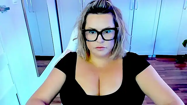 Snapshot of teaseDiana chatting on 06.09.26 teaseDiana online show from 06.09.26