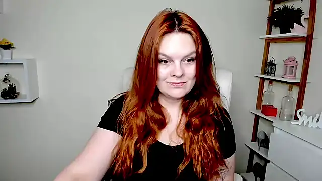 Snapshot of teaseDiana chatting on 06.15.26 teaseDiana online show from 06.15.26