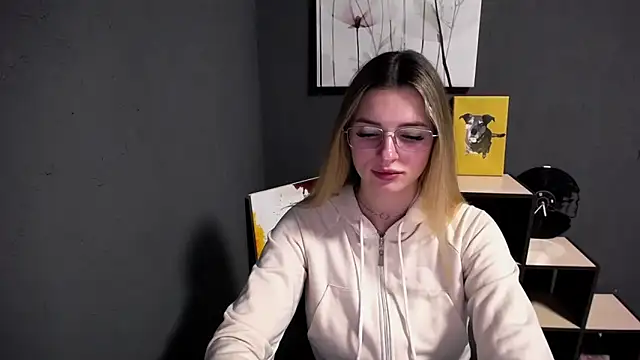 Snapshot of lady_olivia_ chatting on 04.28.26 lady olivia online show from 04.28.26