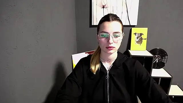 Snapshot of lady_olivia_ chatting on 05.15.26 lady olivia online show from 05.15.26