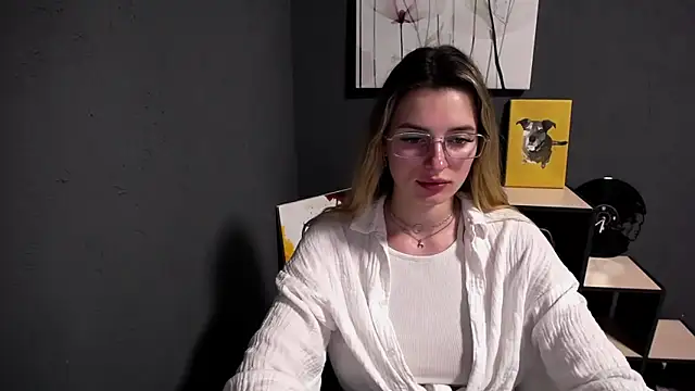 Snapshot of lady_olivia_ chatting on 05.18.26 lady olivia online show from 05.18.26