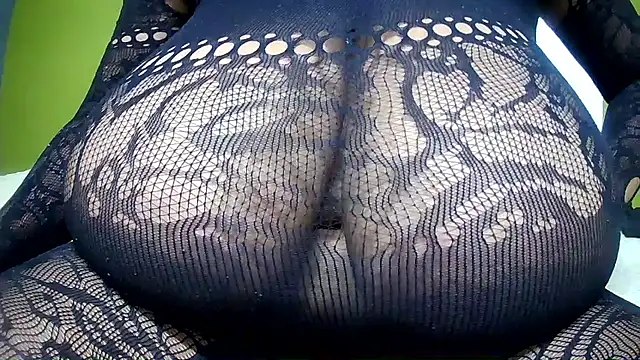 Snapshot of Queenboobs61 chatting on 04.17.26 Queenboobs61 online show from 04.17.26