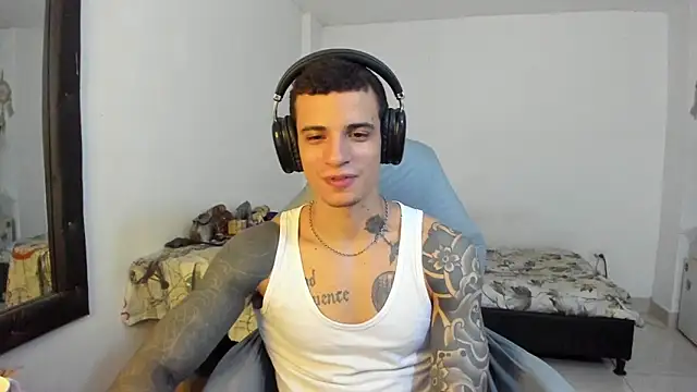 Snapshot of Balo_lovers chatting on 10.29.25 Balo lovers online show from 10.29.25