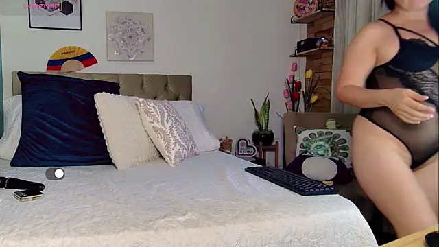 Snapshot of yanella_fire chatting on 07.21.26 yanella fire online show from 07.21.26