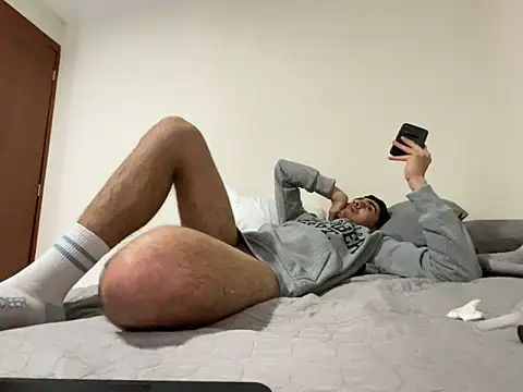 Snapshot of femboyxx69 chatting on 04.18.26 femboyxx69 online show from 04.18.26