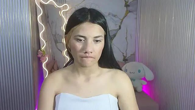 Snapshot of Chiara_tay chatting on 04.18.26 Chiara tay online show from 04.18.26