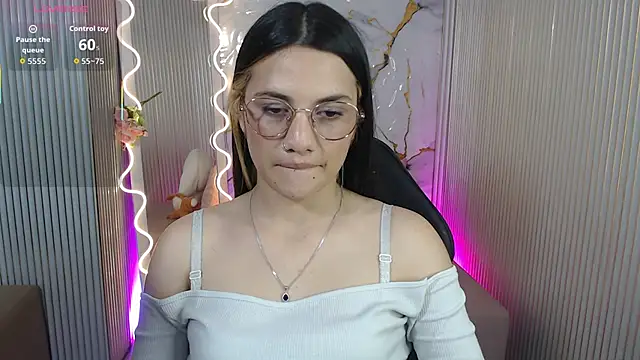Snapshot of Chiara_tay chatting on 05.08.26 Chiara tay online show from 05.08.26