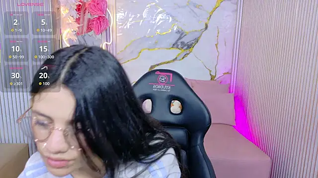 Snapshot of Chiara_tay chatting on 05.26.26 Chiara tay online show from 05.26.26
