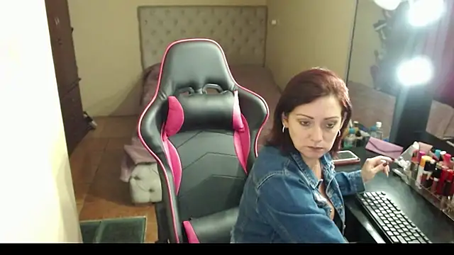 Carol Scottt online show from 01.02.25