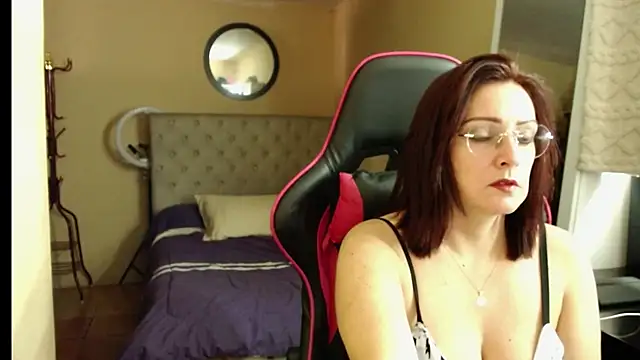 Carol Scottt online show from 10.04.25