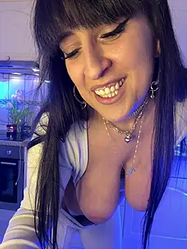 Snapshot of CarolaDrago chatting on 02.17.25 CarolaDrago online show from 02.17.25