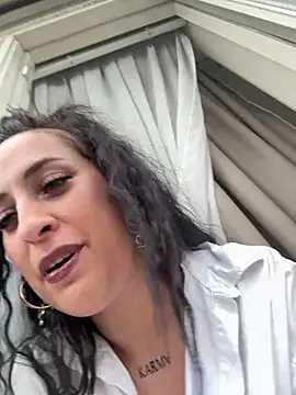 Snapshot of CarolaDrago chatting on 02.21.25 CarolaDrago online show from 02.21.25