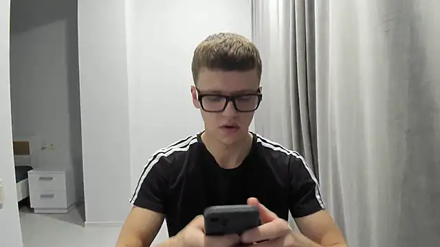 Snapshot of Tomas_Shelbi chatting on 12.03.24 Tomas Shelbi online show from 12.03.24