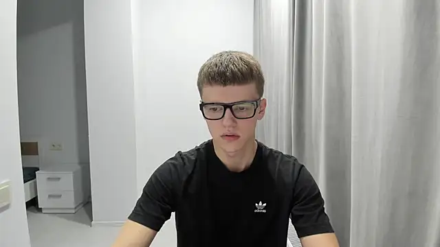 Snapshot of Tomas_Shelbi chatting on 12.12.24 Tomas Shelbi online show from 12.12.24