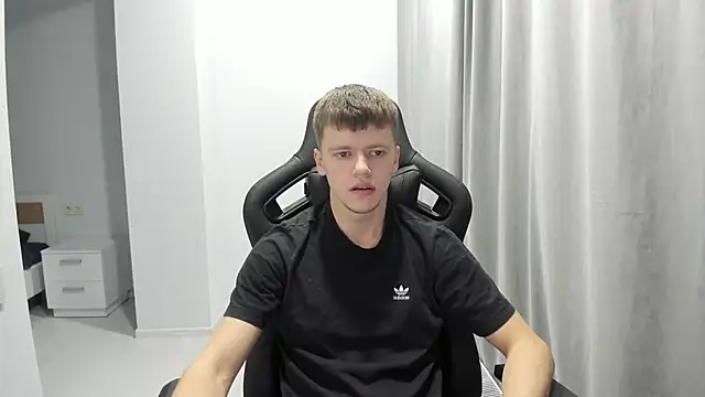 Snapshot of Tomas_Shelbi chatting on 01.15.25 Tomas Shelbi online show from 01.15.25