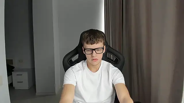 Snapshot of Tomas_Shelbi chatting on 01.16.25 Tomas Shelbi online show from 01.16.25