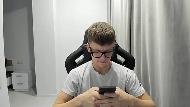 Snapshot of Tomas_Shelbi chatting on 01.22.25 Tomas Shelbi online show from 01.22.25