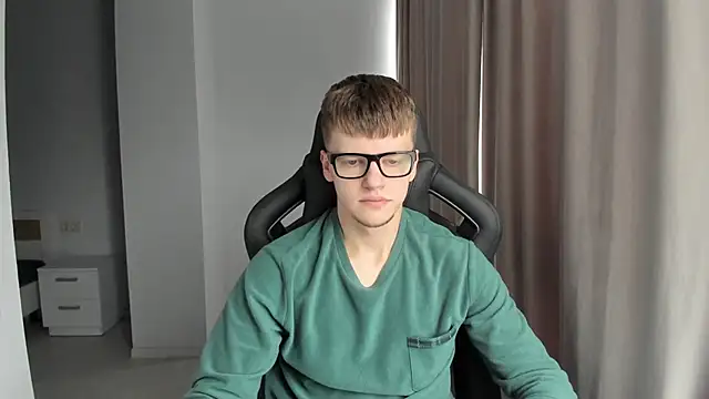 Snapshot of Tomas_Shelbi chatting on 01.24.25 Tomas Shelbi online show from 01.24.25