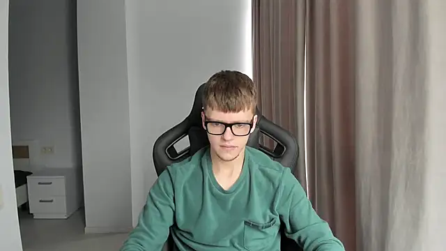 Snapshot of Tomas_Shelbi chatting on 01.25.25 Tomas Shelbi online show from 01.25.25