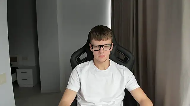 Snapshot of Tomas_Shelbi chatting on 01.27.25 Tomas Shelbi online show from 01.27.25