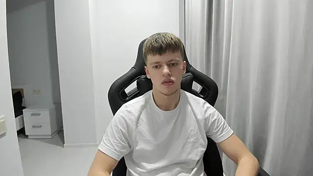 Snapshot of Tomas_Shelbi chatting on 01.28.25 Tomas Shelbi online show from 01.28.25