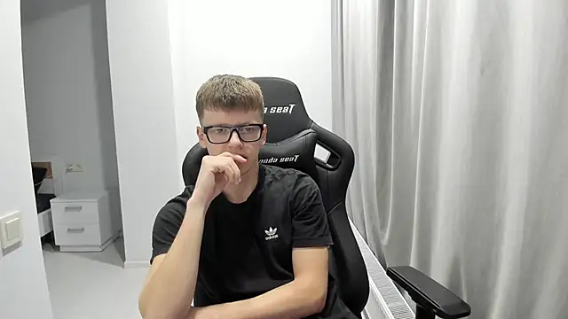 Snapshot of Tomas_Shelbi chatting on 01.31.25 Tomas Shelbi online show from 01.31.25