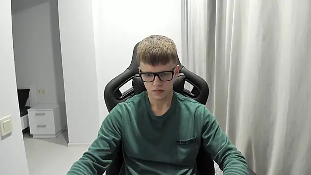 Snapshot of Tomas_Shelbi chatting on 02.01.25 Tomas Shelbi online show from 02.01.25