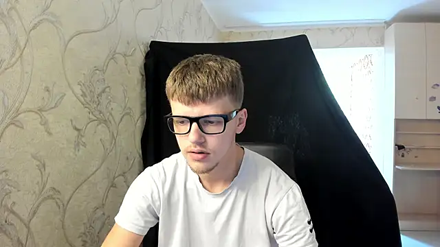 Snapshot of Tomas_Shelbi chatting on 10.03.25 Tomas Shelbi online show from 10.03.25