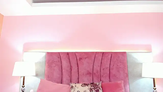 Snapshot of SophiaLaurens chatting on 01.11.25 SophiaLaurens online show from 01.11.25