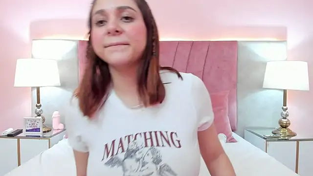 Snapshot of SophiaLaurens chatting on 01.11.25 SophiaLaurens online show from 01.11.25