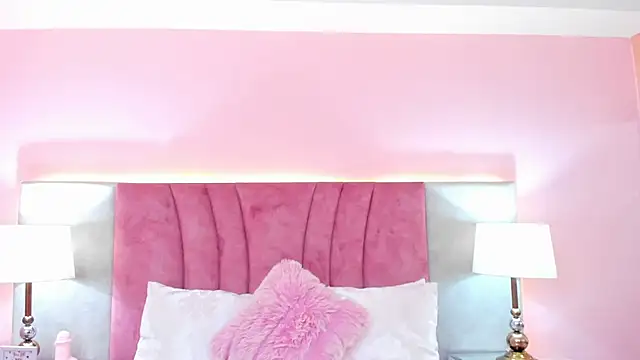 Snapshot of SophiaLaurens chatting on 01.15.25 SophiaLaurens online show from 01.15.25