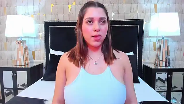 Snapshot of SophiaLaurens chatting on 01.25.25 SophiaLaurens online show from 01.25.25