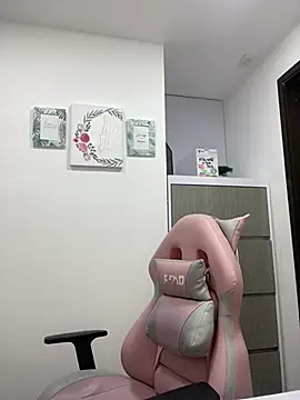 Snapshot of SophiaLaurens chatting on 01.26.25 SophiaLaurens online show from 01.26.25