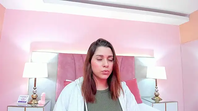 Snapshot of SophiaLaurens chatting on 01.27.25 SophiaLaurens online show from 01.27.25