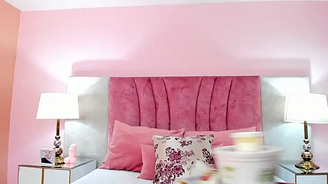 Snapshot of SophiaLaurens chatting on 02.03.25 SophiaLaurens online show from 02.03.25