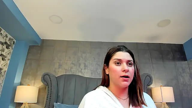 Snapshot of SophiaLaurens chatting on 02.08.25 SophiaLaurens online show from 02.08.25