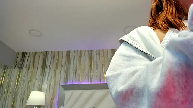 Snapshot of SophiaLaurens chatting on 02.13.25 SophiaLaurens online show from 02.13.25