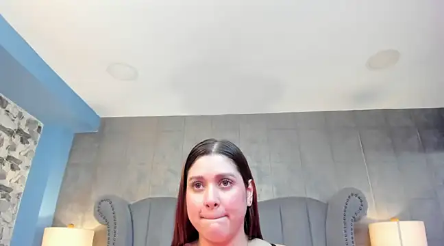 Snapshot of SophiaLaurens chatting on 02.18.25 SophiaLaurens online show from 02.18.25