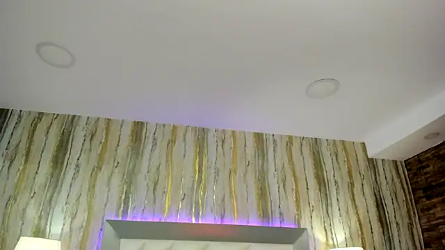 Snapshot of SophiaLaurens chatting on 02.21.25 SophiaLaurens online show from 02.21.25