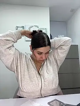 Snapshot of SophiaLaurens chatting on 02.22.25 SophiaLaurens online show from 02.22.25