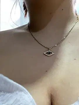 Snapshot of SophiaLaurens chatting on 03.09.25 SophiaLaurens online show from 03.09.25