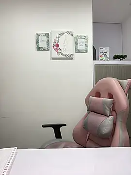 Snapshot of SophiaLaurens chatting on 03.23.25 SophiaLaurens online show from 03.23.25