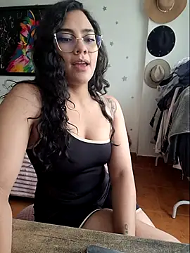 Snapshot of Thaliacooper_ chatting on 07.30.26 Thaliacooper online show from 07.30.26