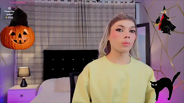 Snapshot of Megan_Do_Santos chatting on 10.25.25 Megan Do Santos online show from 10.25.25