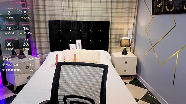 Snapshot of Megan_Do_Santos chatting on 12.16.25 Megan Do Santos online show from 12.16.25